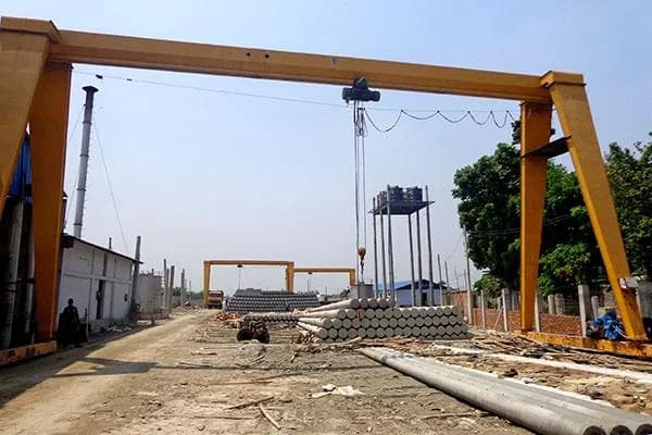 Gantry crane over the curing yard