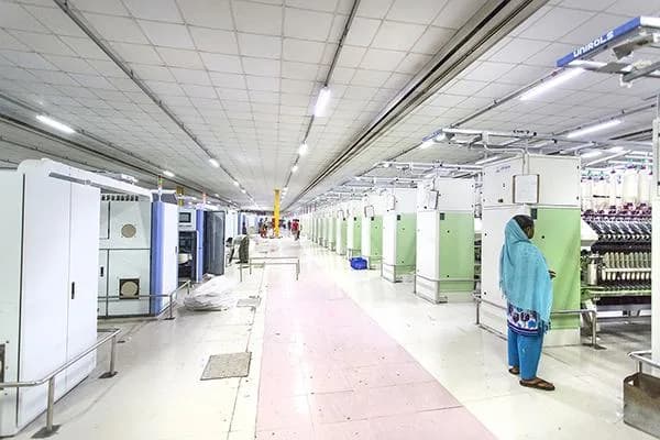 Operator in the spinning hall